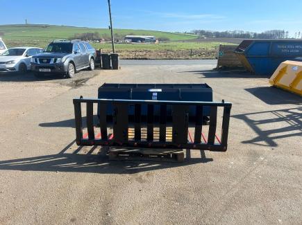 LD Muck Fork and LD GP Bucket with Euro brackets