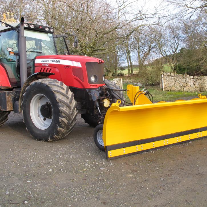 850mm x 2450mm Hydraulic Slew Snow Blade with pneumatic castors