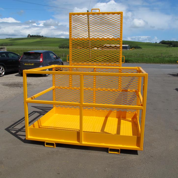 Access Platform with removable rear extension and fork pockets