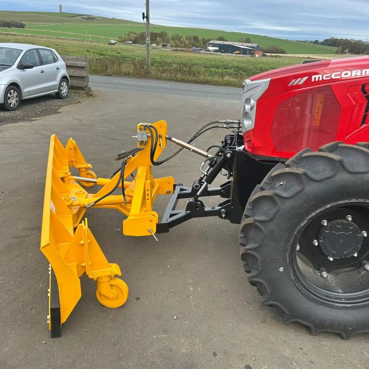 550mm x 2450mm Hydraulic Slew Snow blade and lifting linkage for McCormick Tractor