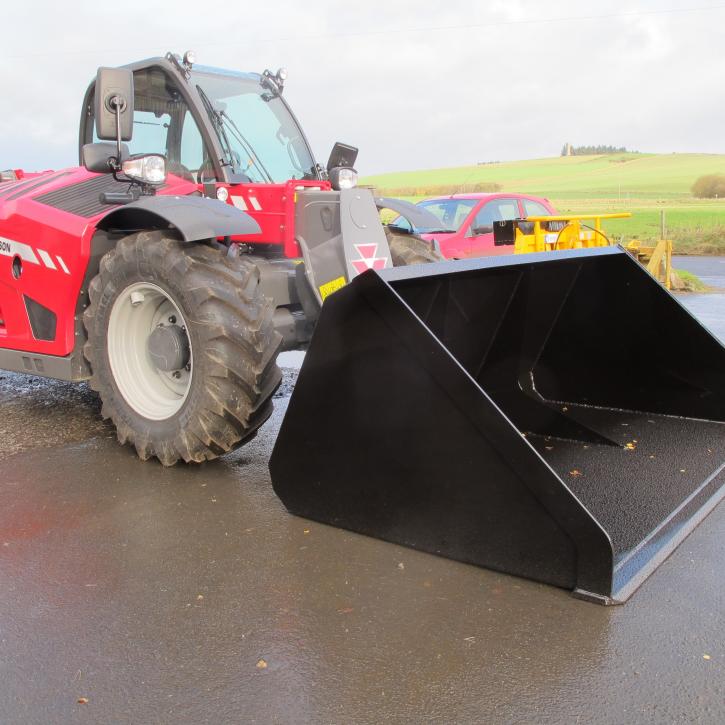 7' 6 Grain Bucket c/w Manitou fittings