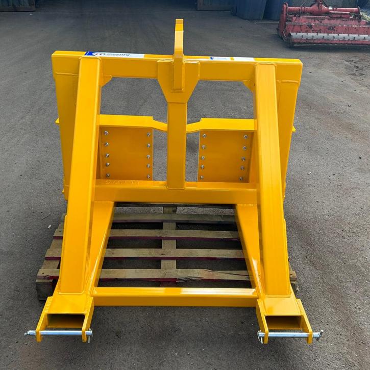 Implement mover for masted forklift