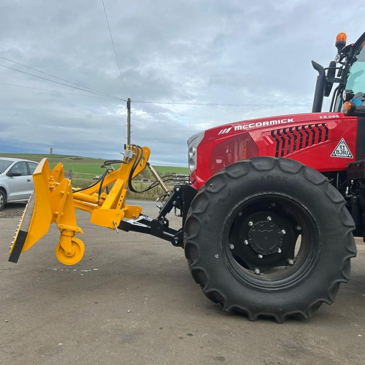 550mm x 2450mm Hydraulic Slew Snow blade and lifting linkage for McCormick Tractor