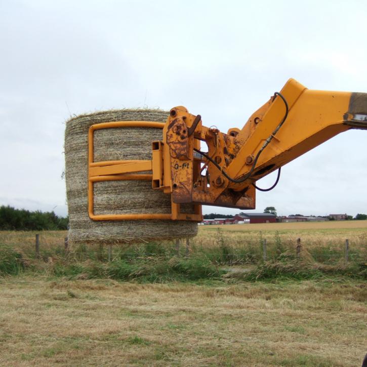 Wrapped Bale Clamp for handing wrapped silage bales.