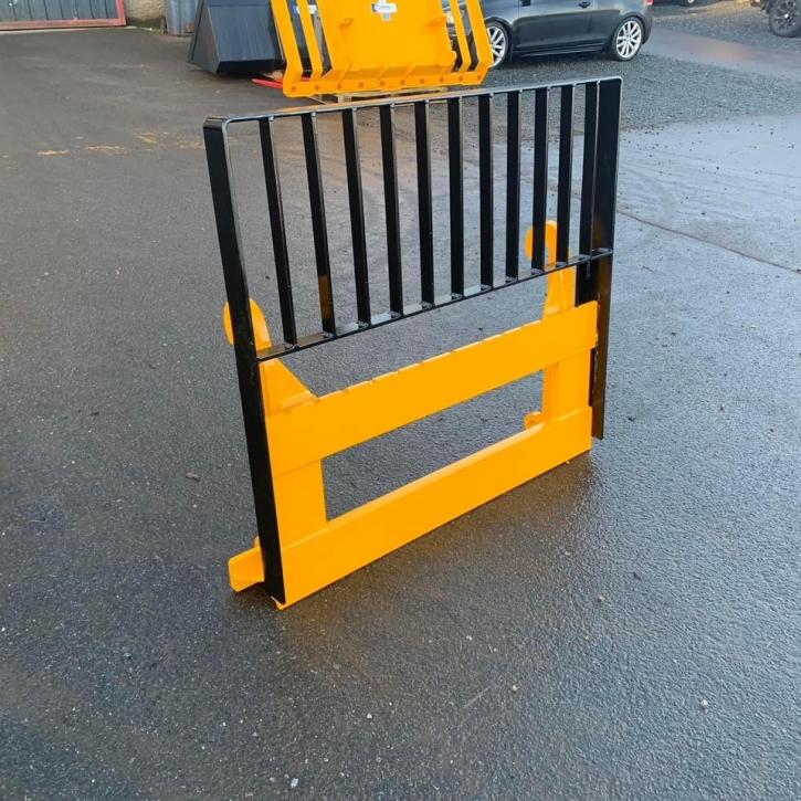 Class 3 fork carriage made to fit JCB Q-Fit  with top guard