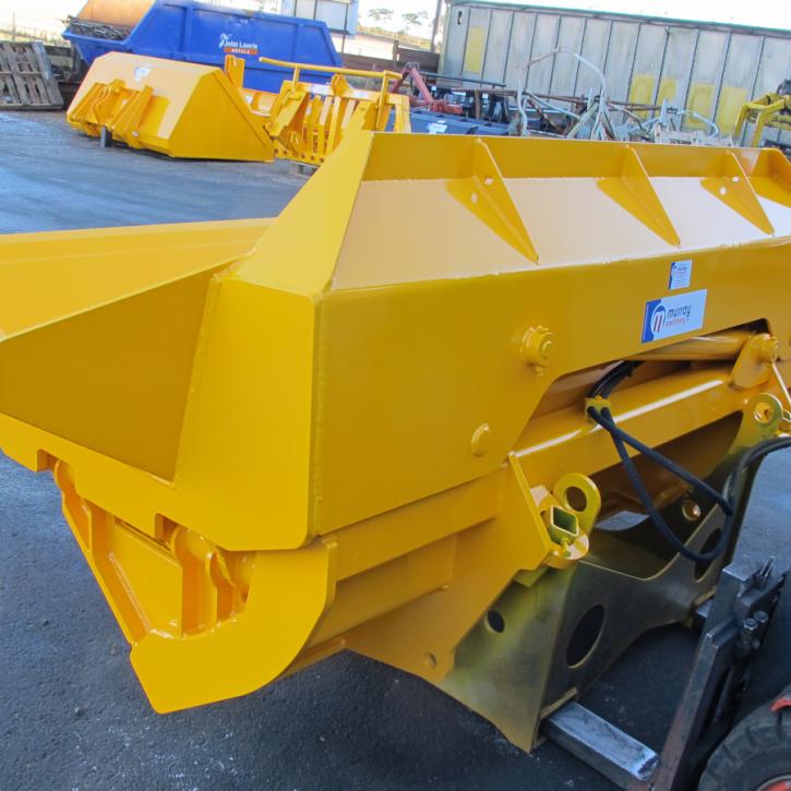 Side Tipping Bucket c/w Chute Extension