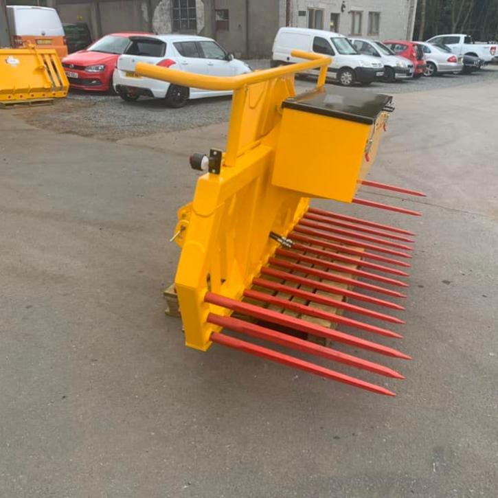 Hydraulic tipping stone fork with tool/weight box