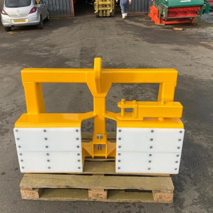 Implement mover with JCB Q-fit brackets, drawbar and nylon pads