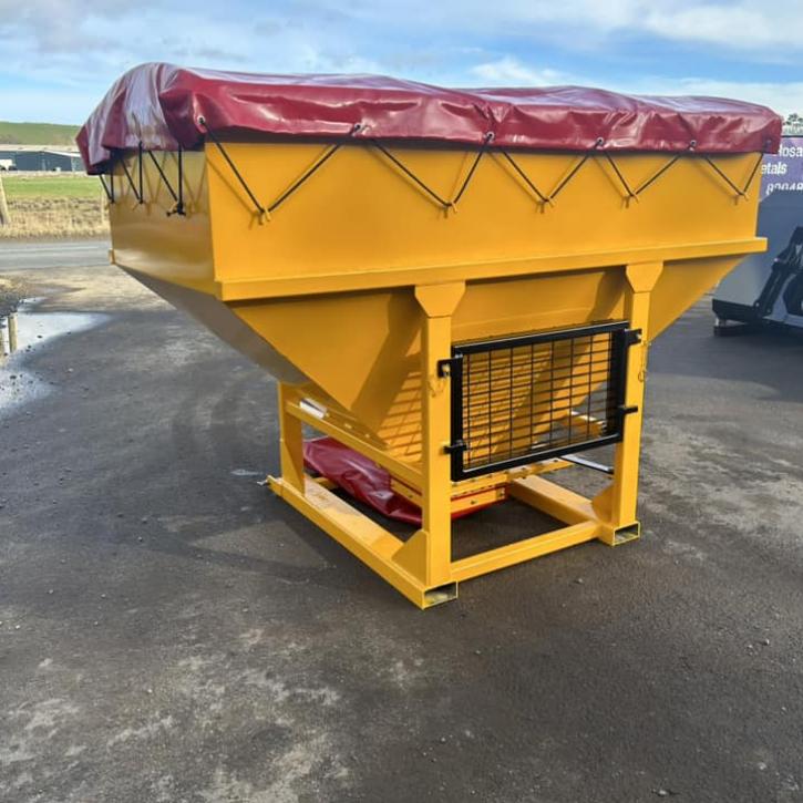 Hopper for fertiliser spreader