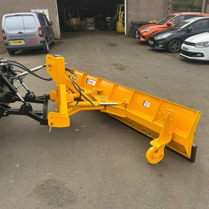 550mm x 2450mm Hydraulic Slew Snow blade and lifting linkage for McCormick Tractor