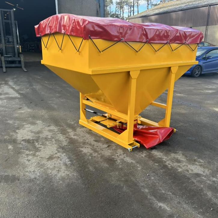 Hopper for fertiliser spreader