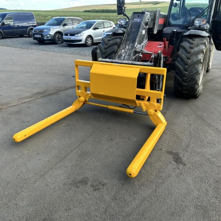Wrapped bale handler - Kramer 580T hooks