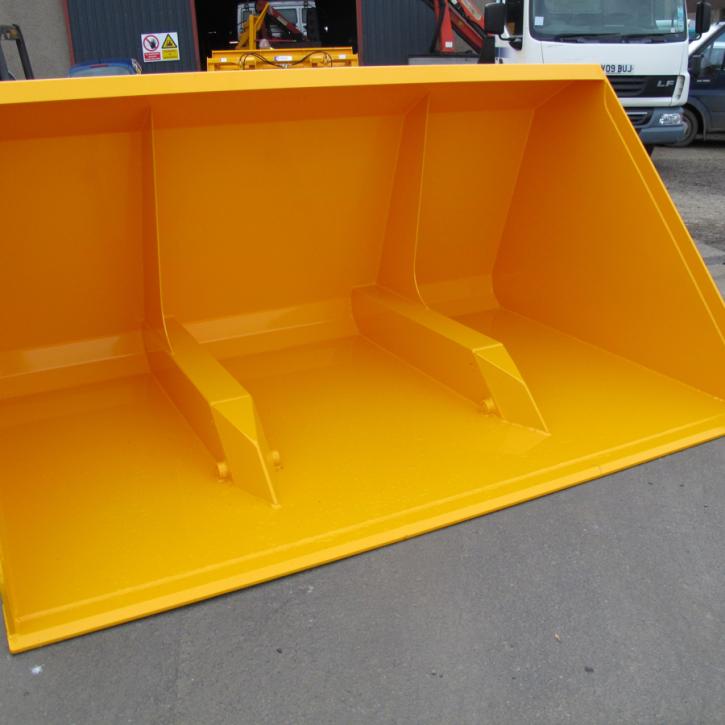 9' wide 4 cub m Hi - Tip Bucket