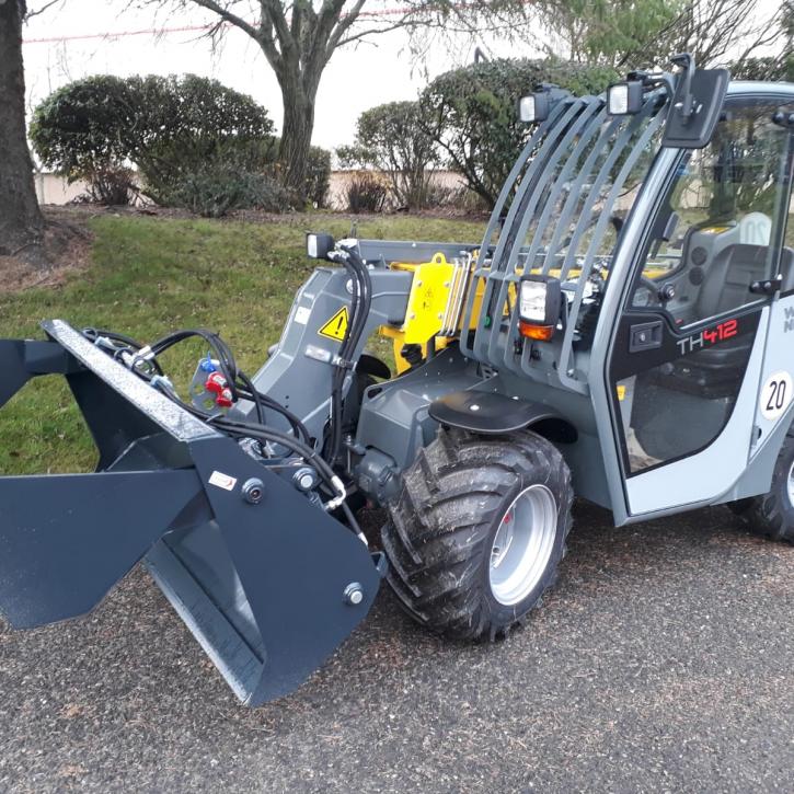 4 in 1 Bucket for a Wacker Neuson TH412