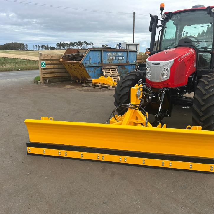 550mm x 2450mm Hydraulic Slew Snow blade and lifting linkage for McCormick Tractor