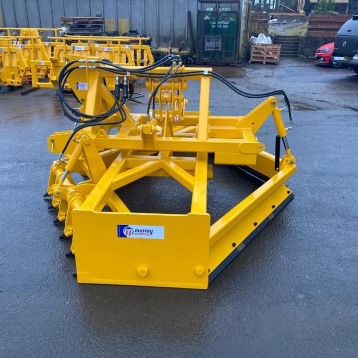 Gravel Road Grader - 3m, bolt on Hardox, ripper teeth, tilting frame and hydraulic operation on front and rear levelling beams