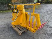 6' 6 hydraulic tipping Stone Fork with 3 point linkage